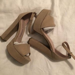 BRAND NEW!! Tan suede platform pumps